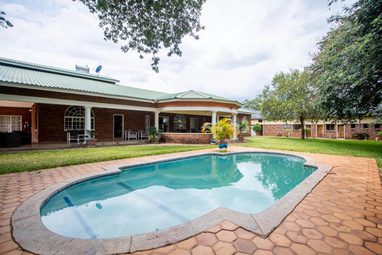 The Victoria Falls Deluxe Suites Exterior foto